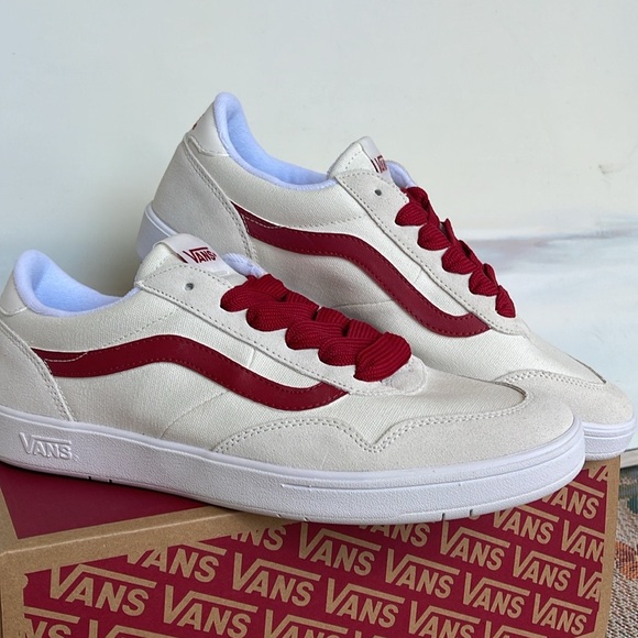 Vans Men’s Cruze Too Cc 90s Retro Blanc De Blanc
VN000CMTJVY
Sneakers - Picture 12 of 16